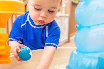 water play ideas for toddlers using a water table outdoors